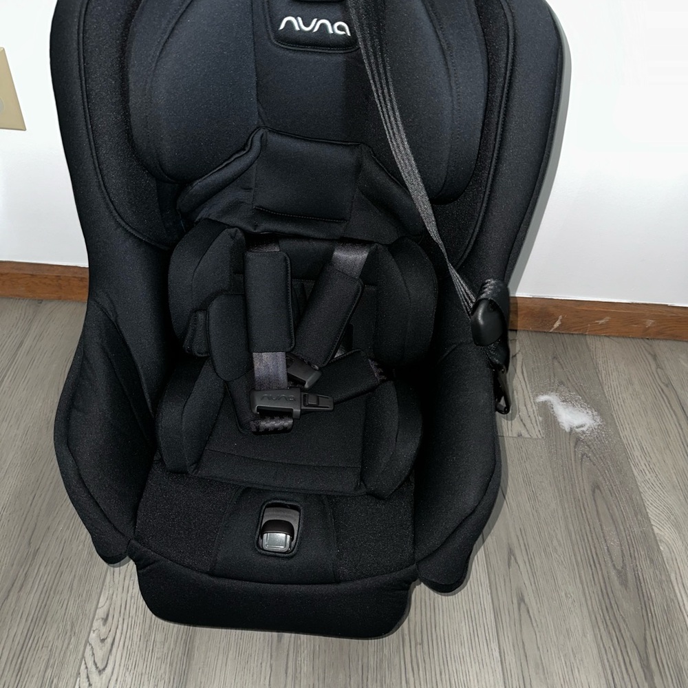 Nuna Black Car Seat for Kids